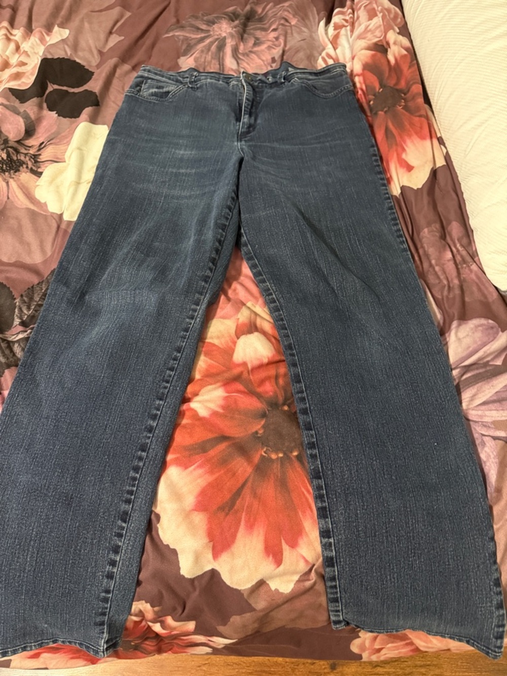 Gloria Vanderbilt Straight-Leg Jeans in Dark Blue Wash